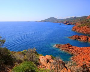 Rien de tel que manger tout en admirant le bord de mer du Var !