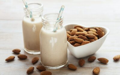 Comment utiliser des substituts alimentaires pour des repas plus sains, tels que le lait d’amande et les pâtes sans gluten