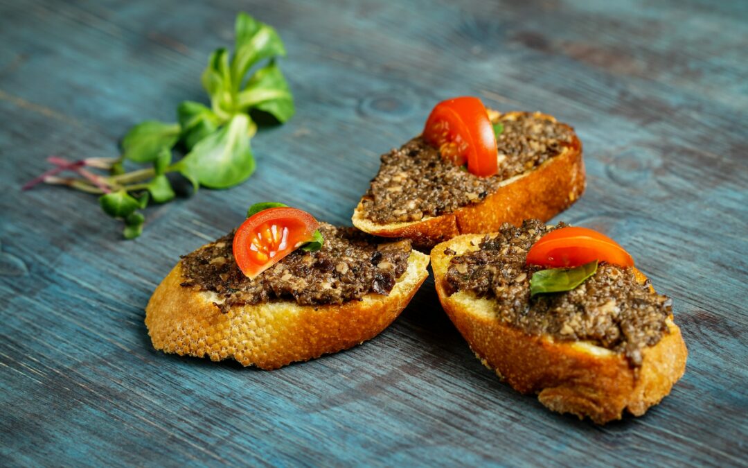 Tapenade sur du pain frais