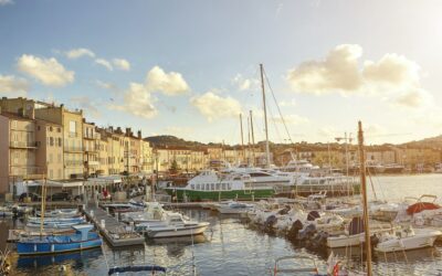 Les restaurants et bars de plage à Barcelone, Lisbonne, et Saint-Tropez