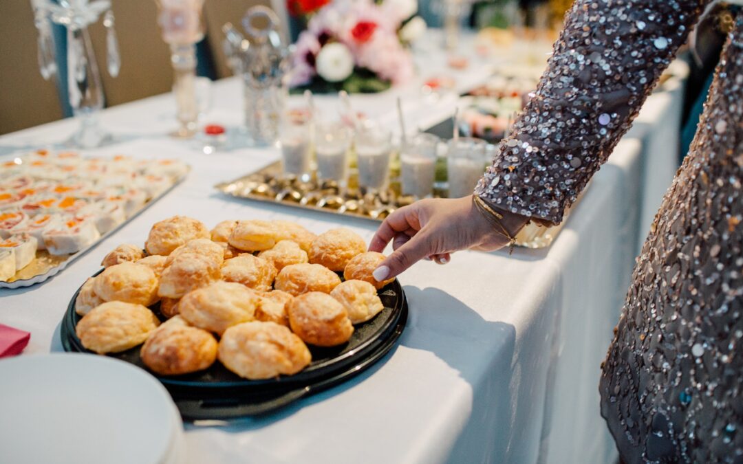 Buffet ou service à l’assiette ? Conseils pour choisir avec votre traiteur